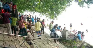 পদ্মায় আকস্মিক ঝড়ে ২০ নৌকাডুবি, আহত অন্তত ১৫